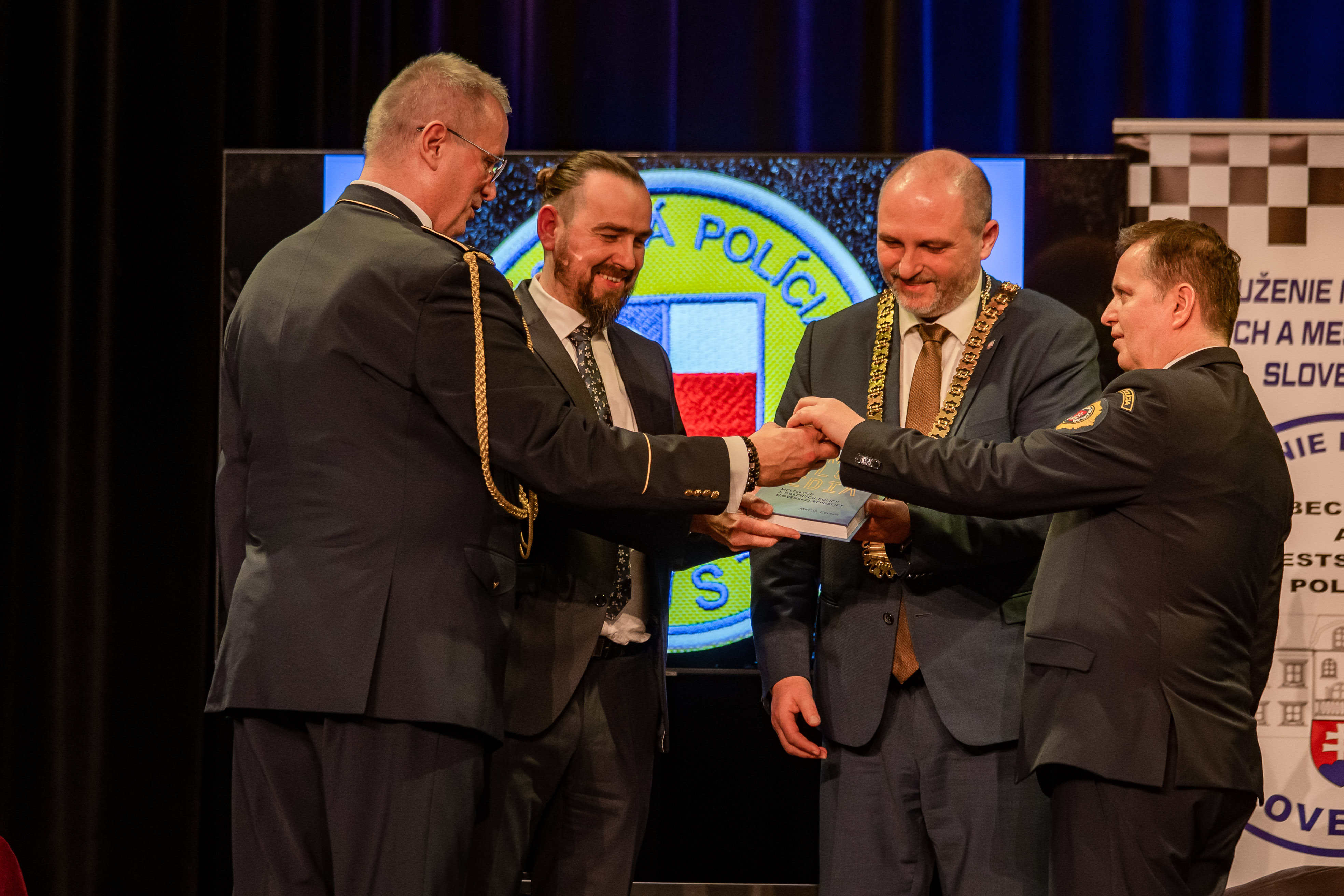 Slavnostny krst Encyklopedie obecnych a mestskych policii -44